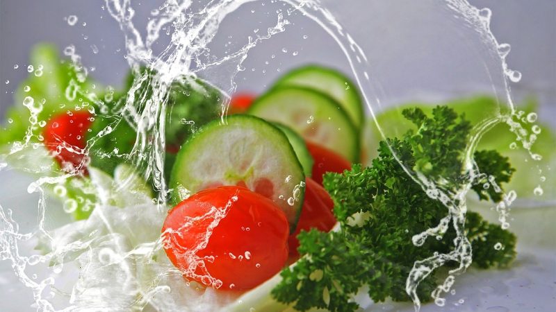 Come far durare più a lungo la tua insalata in busta: prova questo trucco